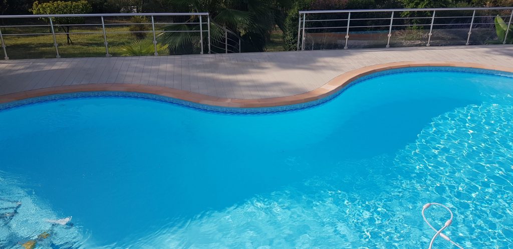 Alu-gulve-Scandinavia Terrasse omkring poolen
