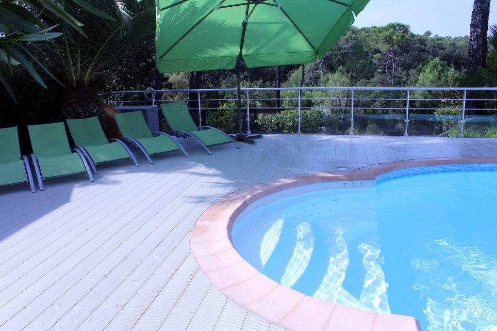 Alu-gulve - Skandinavisk terrasse omkring poolen 1