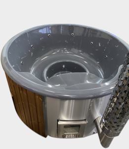 Luxuriöser Acryl-Whirlpool mit integrierter Heizung.