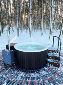 Luxuriöser Acryl-Whirlpool mit Dieselheizung