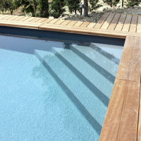 Scala angolare sotto il rivestimento – dimensioni 2,50x1,77x1,77m, altezza 1,20m – 4 gradini