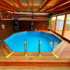 Bovengronds houten zwembad van Sunshine.