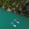 La Wattsup SAR 10'8 è una versatile tavola da paddle gonfiabile progettata per il cruising, il touring e le onde piccole. Le sue dimensioni sono 325 x 84 x 15 cm