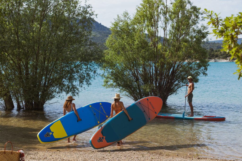 paddle gonflable polyvalent conçu pour offrir stabilité, confort et maniabilité à tous les riders