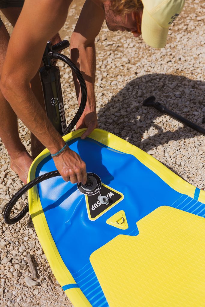 paddle gonflable polyvalent conçu pour offrir stabilité, confort et maniabilité à tous les riders