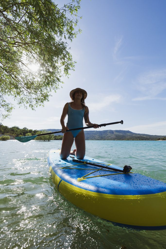 paddle gonflable polyvalent conçu pour offrir stabilité, confort et maniabilité à tous les riders